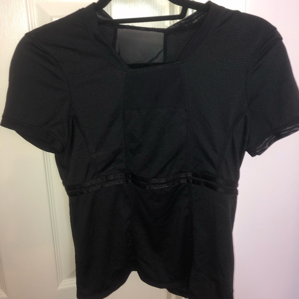 Lululemon NWOT black short sleeve shirt